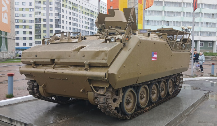 01.m113.jpg