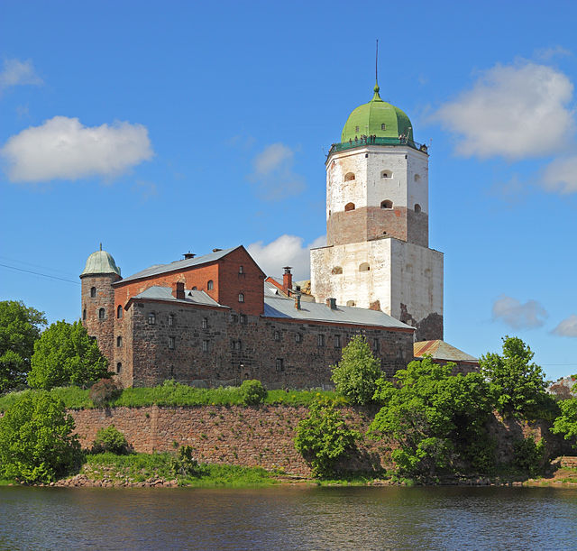 640px-Vyborg_06-2012_Castle_01.jpg