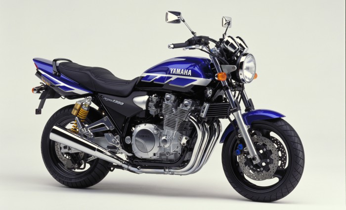 2000-xjr1300sp-blue_black_dpbmc_ps1.jpg
