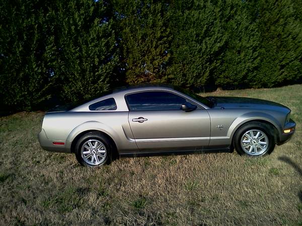 2009 Ford Mustang 45th Anniversary - $14500.jpg