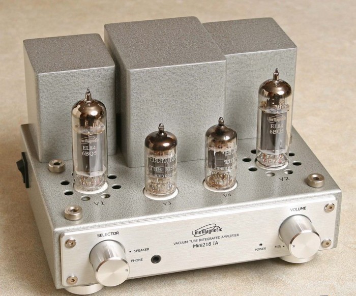 1077975-line-magnetic-mini-218ia-integrated-el84-amplifier-for-headphone-and-speakers.jpg
